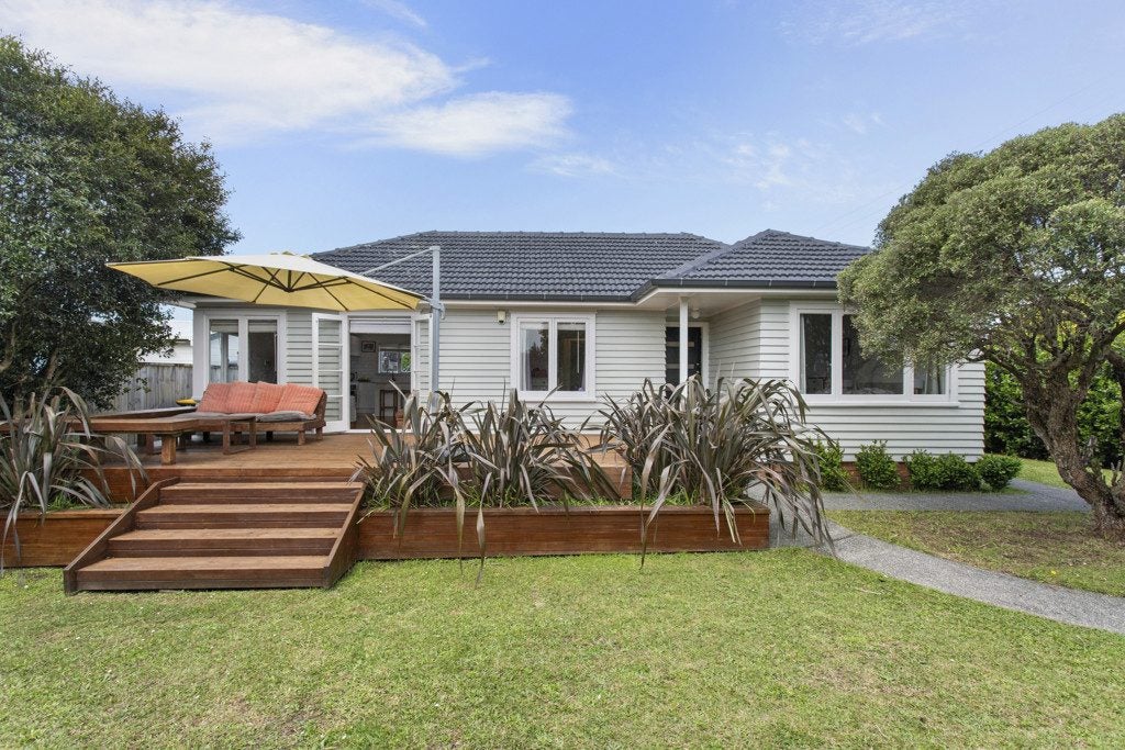 697 Te Atatu Road, Te Atatu Peninsula, Auckland - Carousel 1