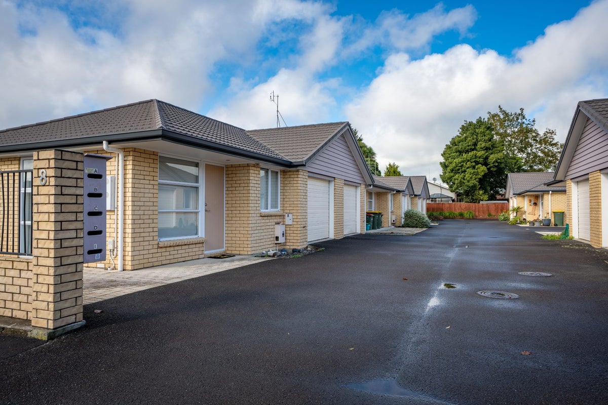 8B Pitt Street, Frankton, Hamilton - Carousel 1