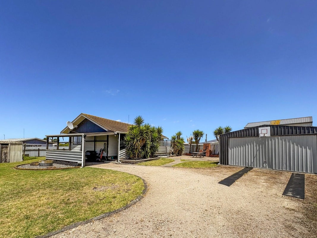 38 Tongariro Street, Castlecliff, Whanganui - Carousel 1