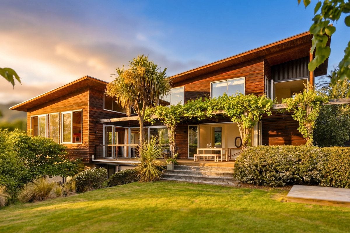 17 Littles Road, Queenstown - Carousel 1