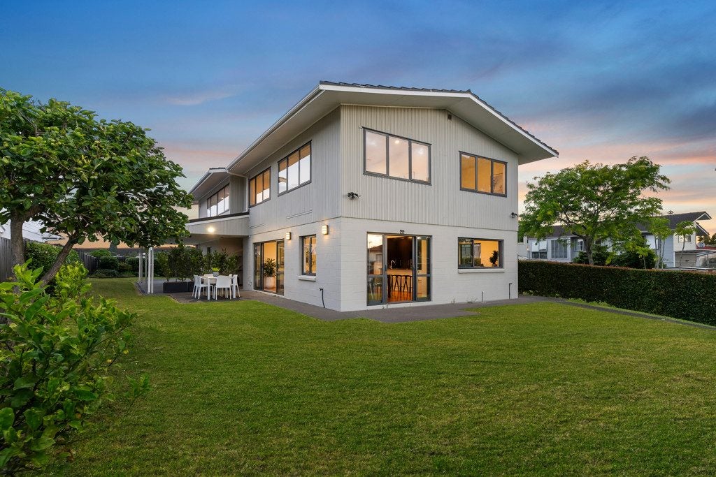 13 Knightsbridge Drive, Forrest Hill, Auckland - Carousel 2