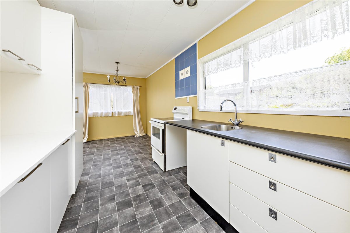 13 Palermo Place, Clover Park, Auckland - Carousel 2