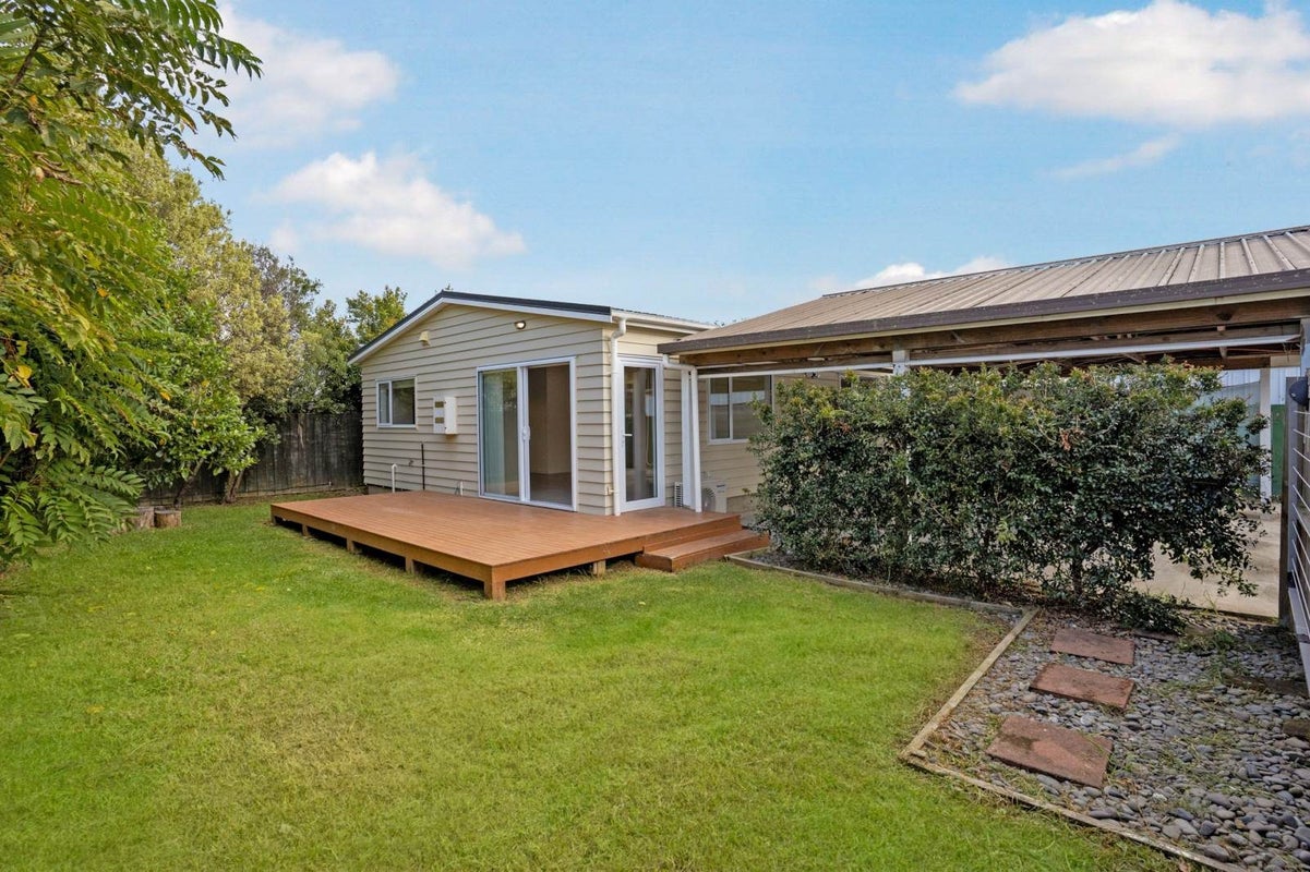 4 Kiernan Place, Kelston, Auckland - Carousel 1