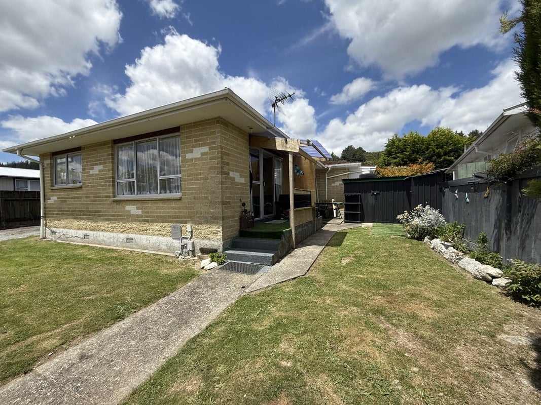 24A Oregon Drive, Maoribank, Upper Hutt - Carousel 10