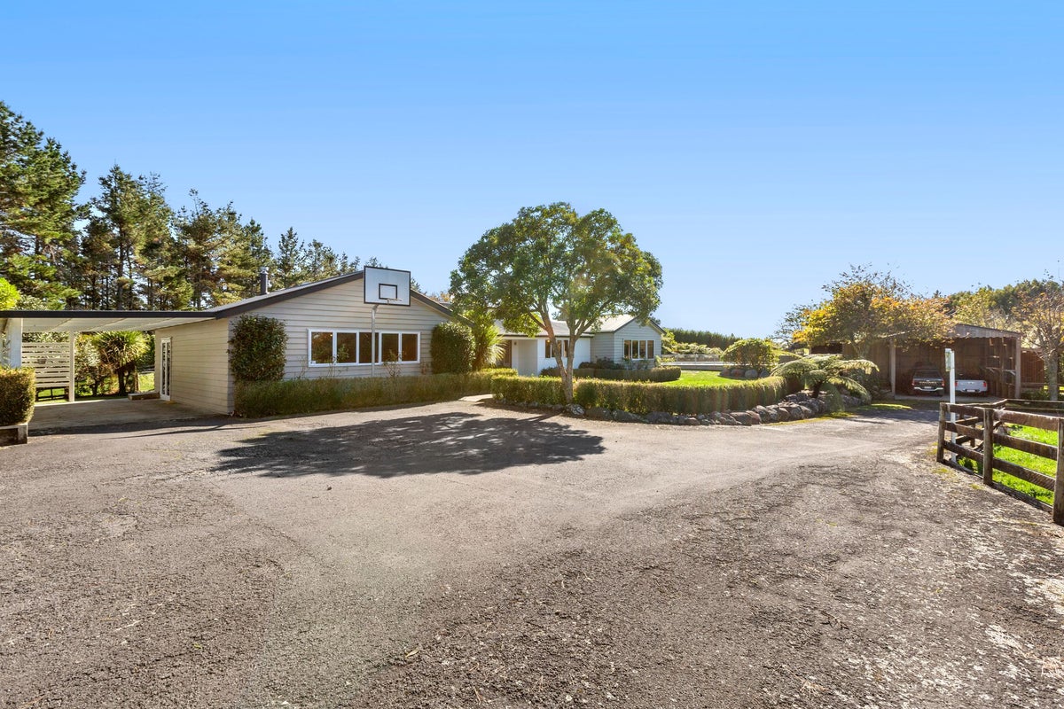 72 Baker Road, Mangorei, New Plymouth - Carousel 16