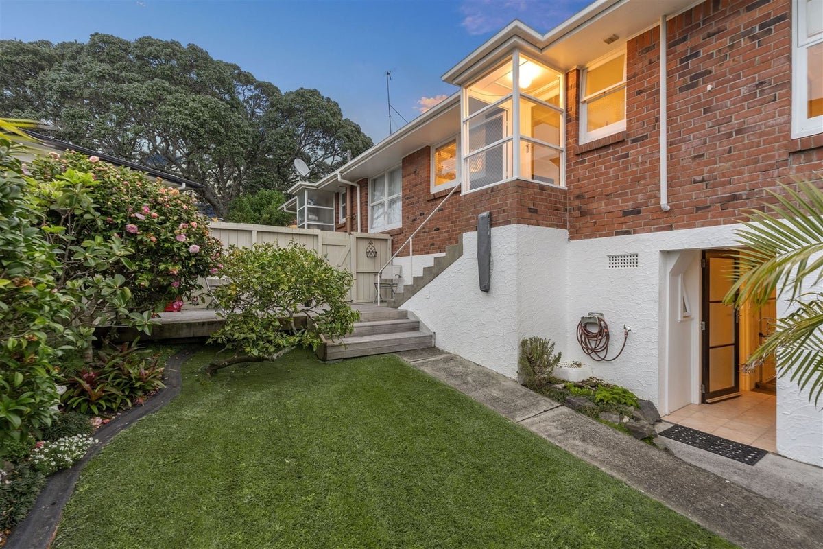 2/39 East Coast Road, Milford, Auckland - Carousel 2