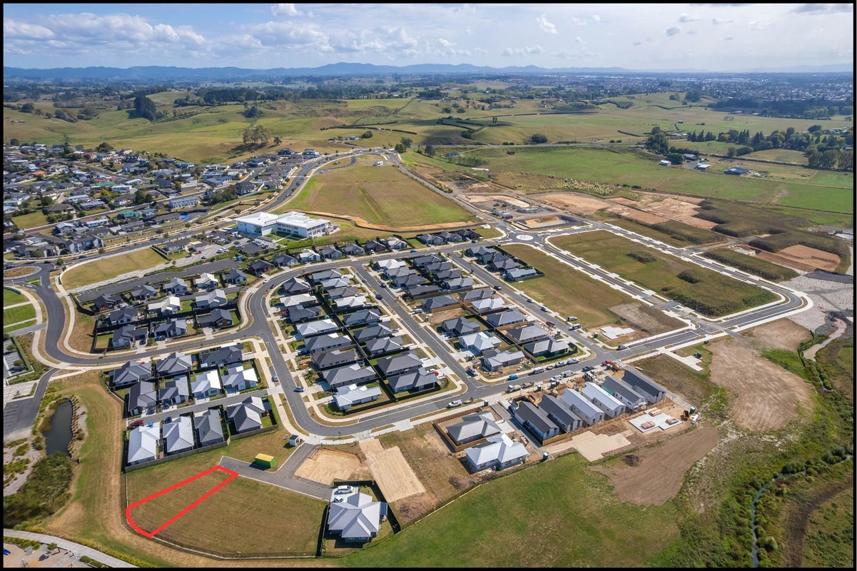 6 Tuakana Place, Temple View, Hamilton - Carousel 1