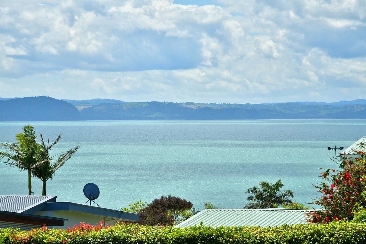 1333 Whangaparaoa Road, Army Bay, Whangaparaoa - Carousel 2