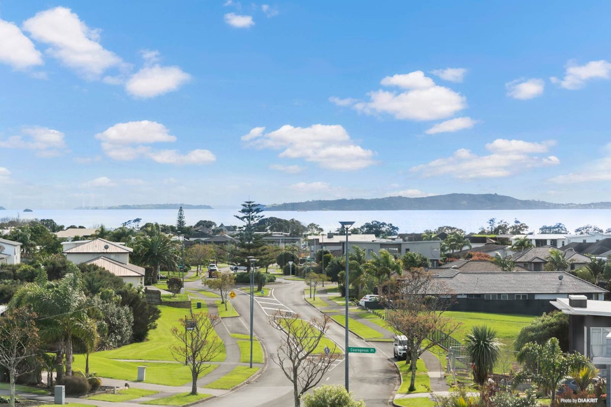 7 Constellation Avenue, Beachlands, Auckland - Carousel 1