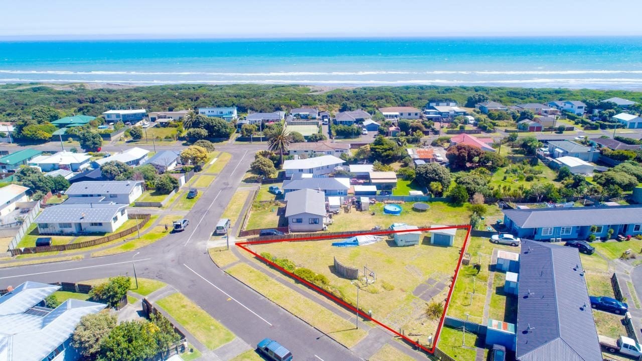 9 Tainui Street, Castlecliff, Whanganui - Carousel 1