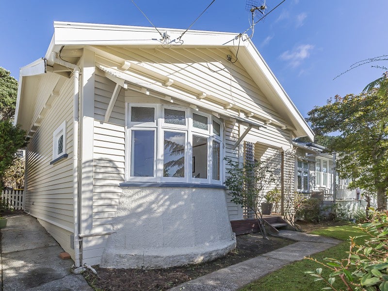 83 Standen Street, Karori, Wellington - Carousel 1