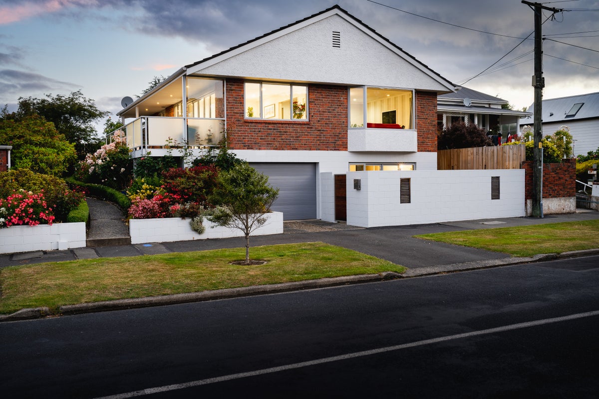3 Sandringham Street, Saint Clair, Dunedin - Carousel 1
