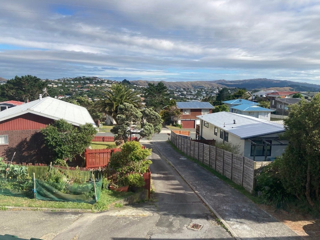 35A Edgecombe Street, Newlands, Wellington - Carousel 10