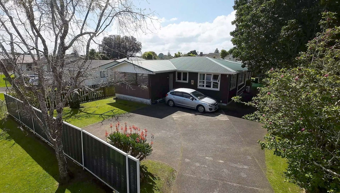 5 Montmere Avenue, Te Atatu Peninsula, Auckland - Carousel 7