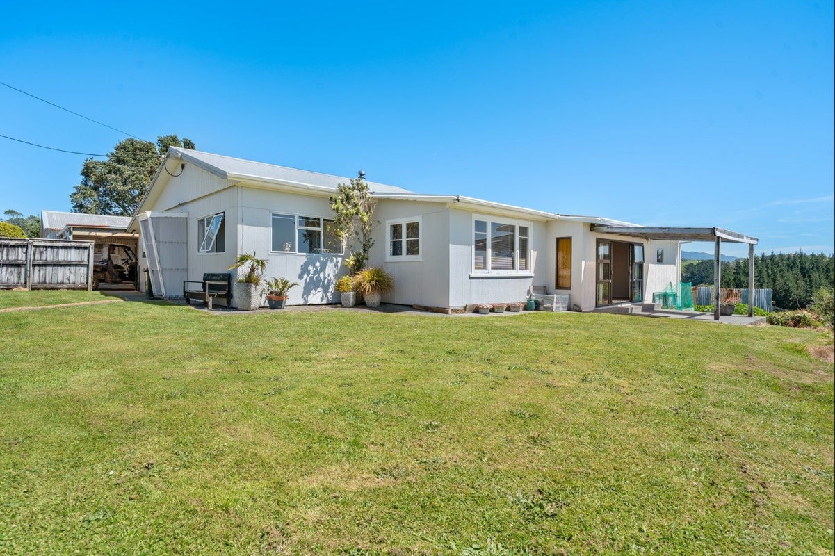 38 Atkinson Road, Hurworth, New Plymouth - Carousel 1