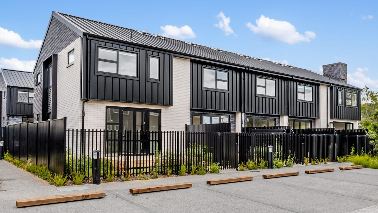 3/666 Swanson Road, Swanson, Auckland - Carousel 1
