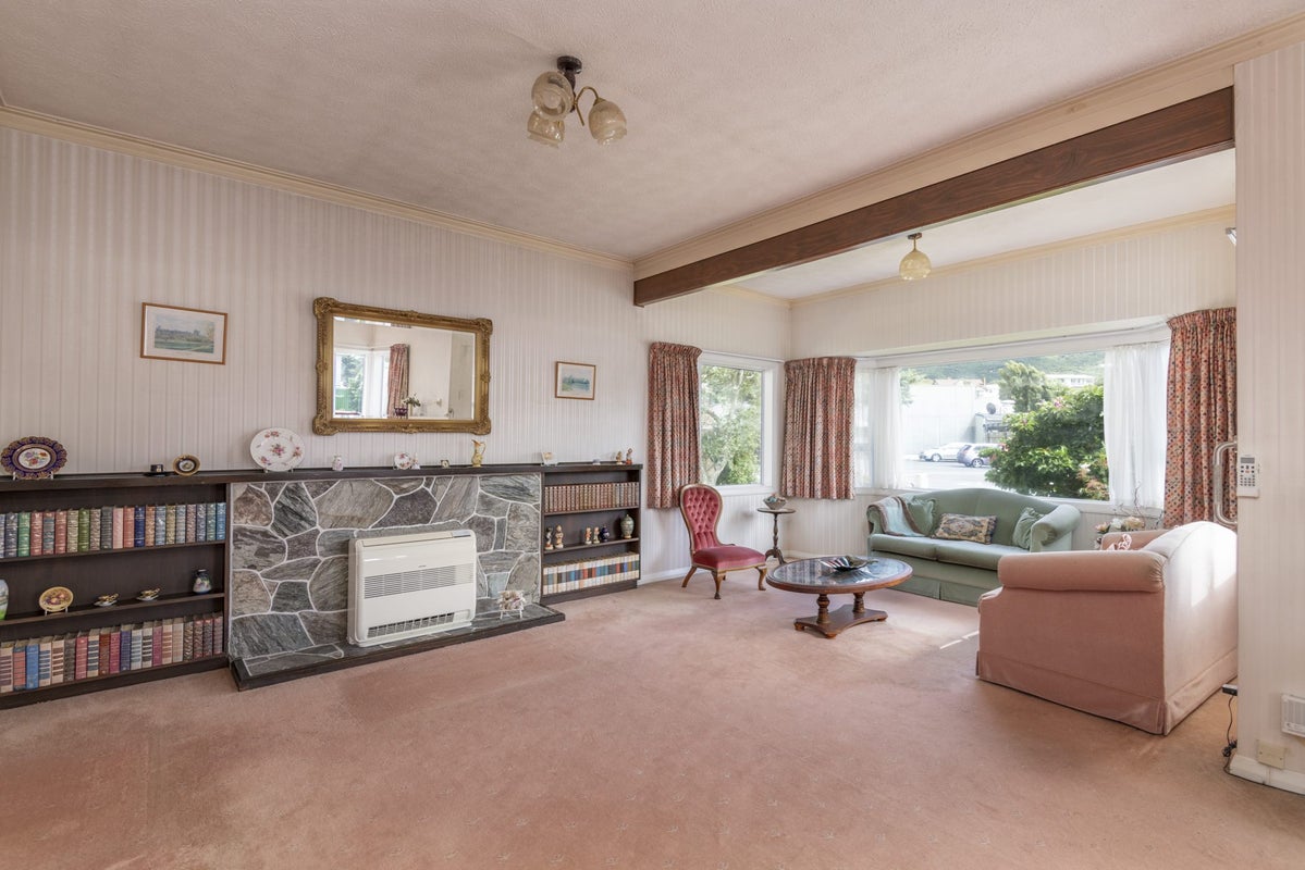 16 Cambridge Street, Tawa, Wellington - Carousel 2