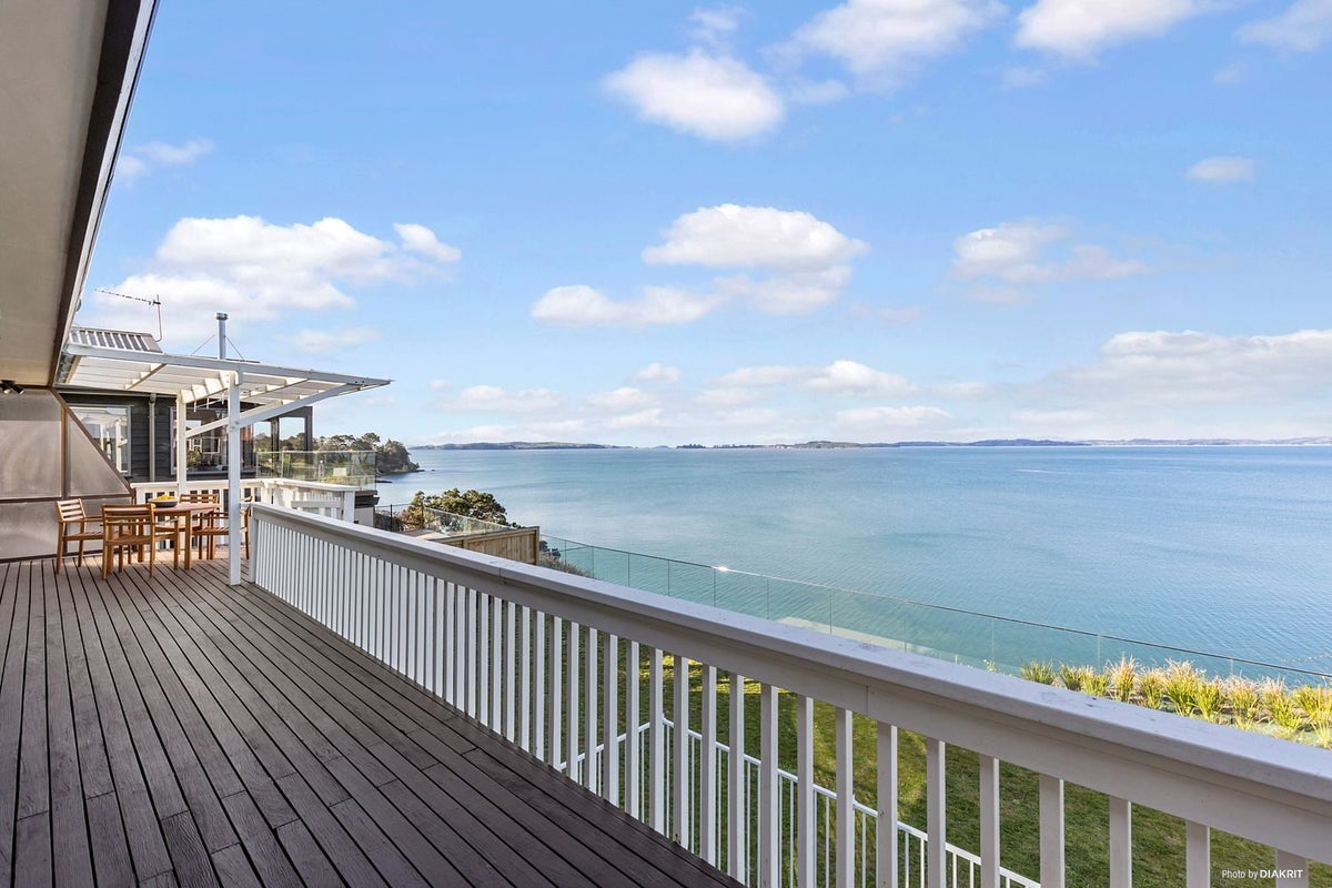 86 Clovelly Road, Bucklands Beach, Auckland - Carousel 1