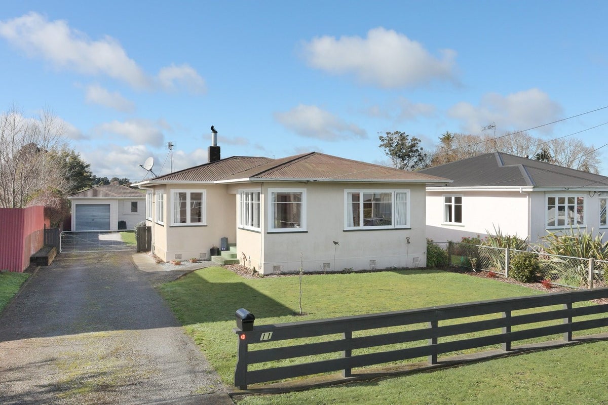 11 Totara Street, Marton - Carousel 2