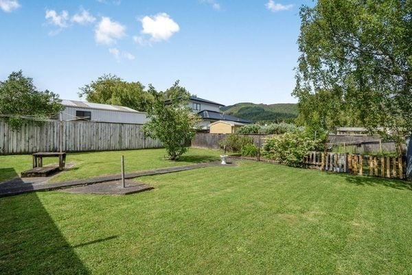 178 Wellington Road, Wainuiomata, Lower Hutt - Carousel 5