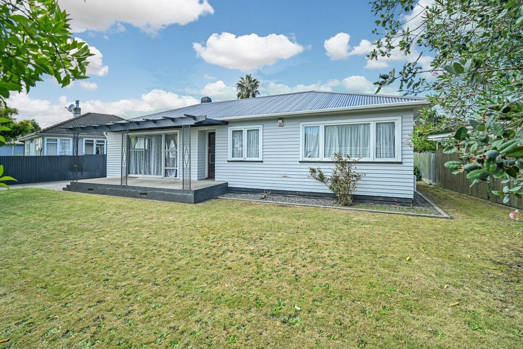 1105 Cunningham Crescent, Mayfair, Hastings - Carousel 1
