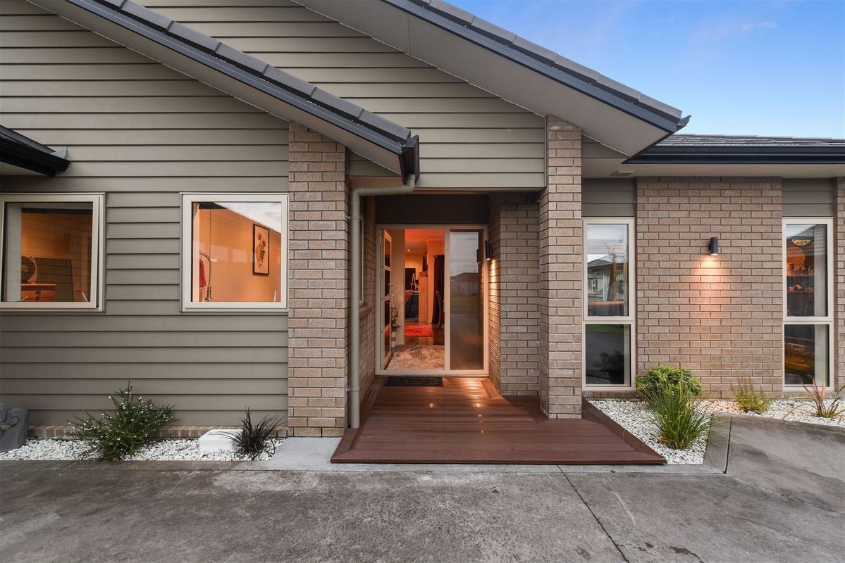 10 Wessex Place, Rototuna North, Hamilton - Carousel 2