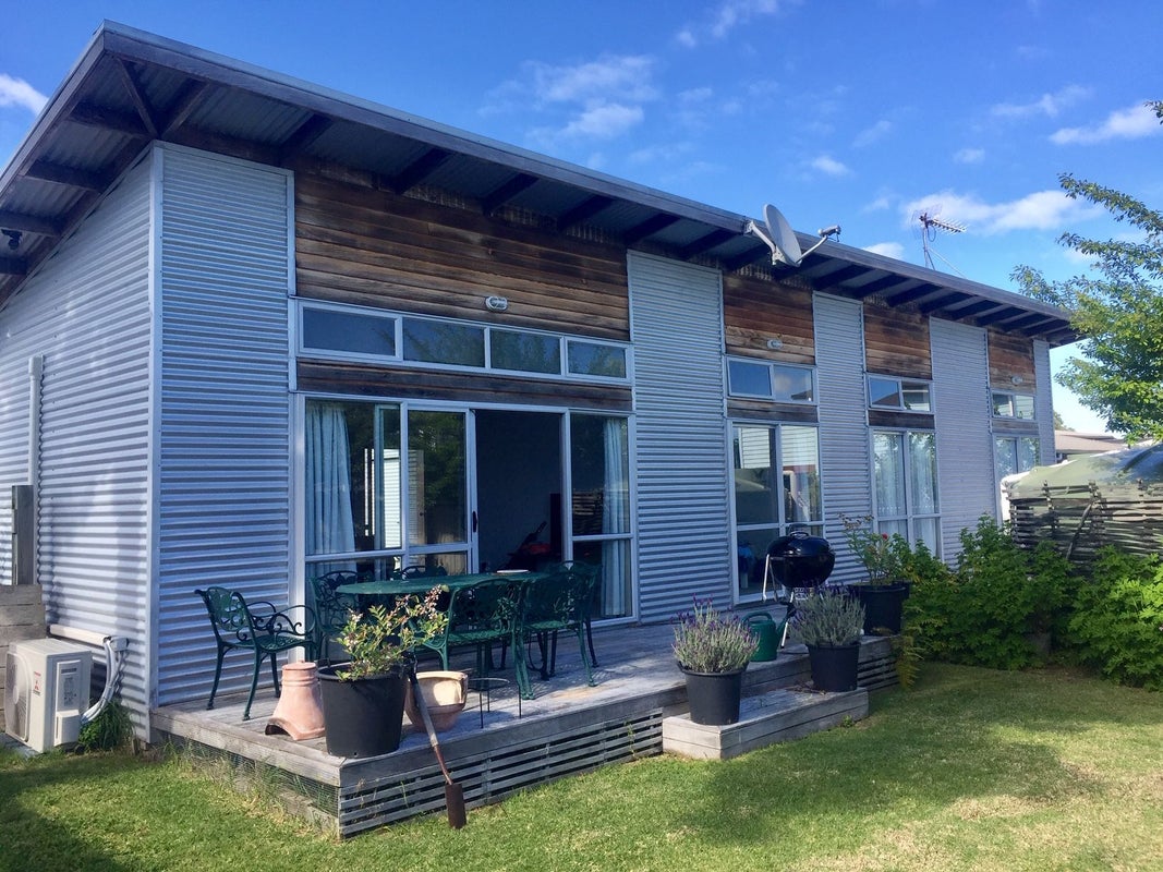 27A Ealing Crescent, Beachlands, Auckland - Carousel 1