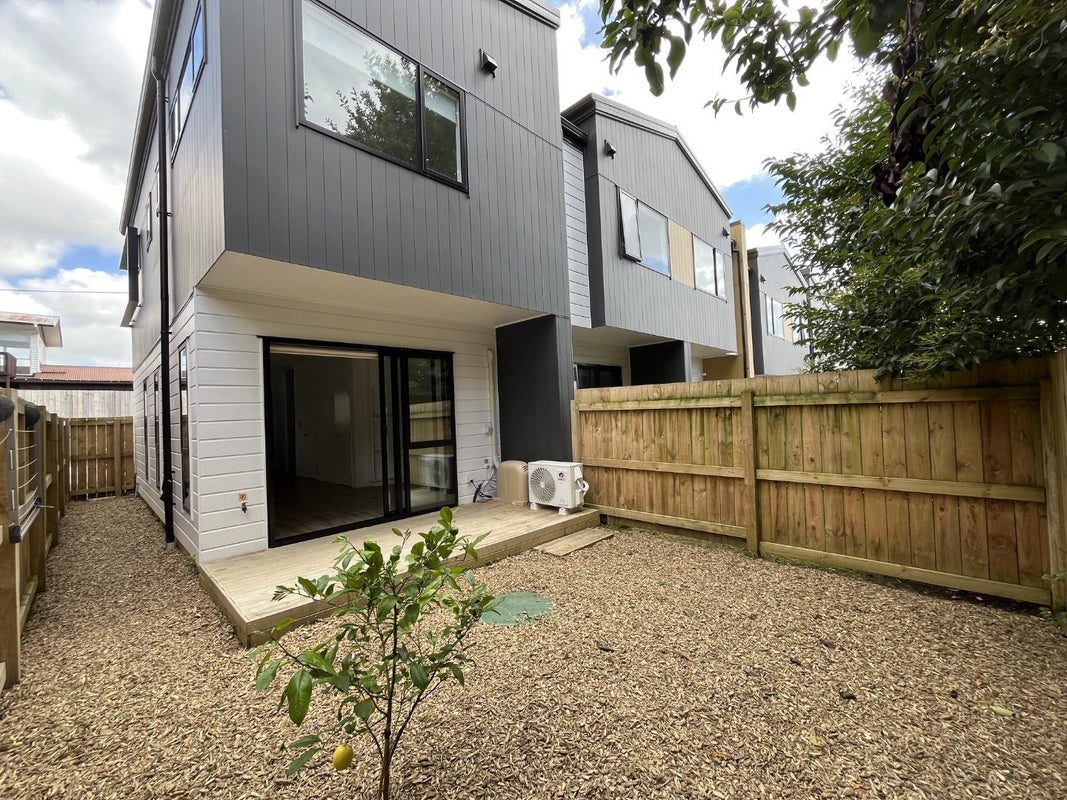 10/241 Don Buck Road, Massey, Auckland - Carousel 27