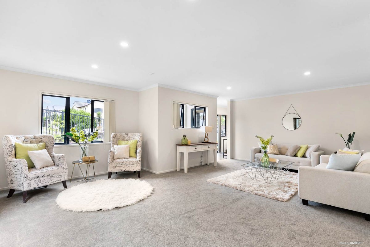 95 Fernhill Way, Oteha, Auckland - Carousel 1