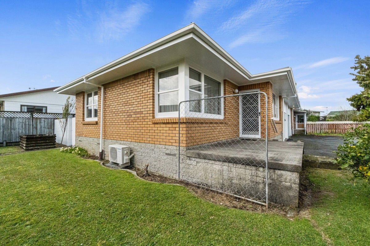 24A Kensington Place, Fairfield, Hamilton - Carousel 2