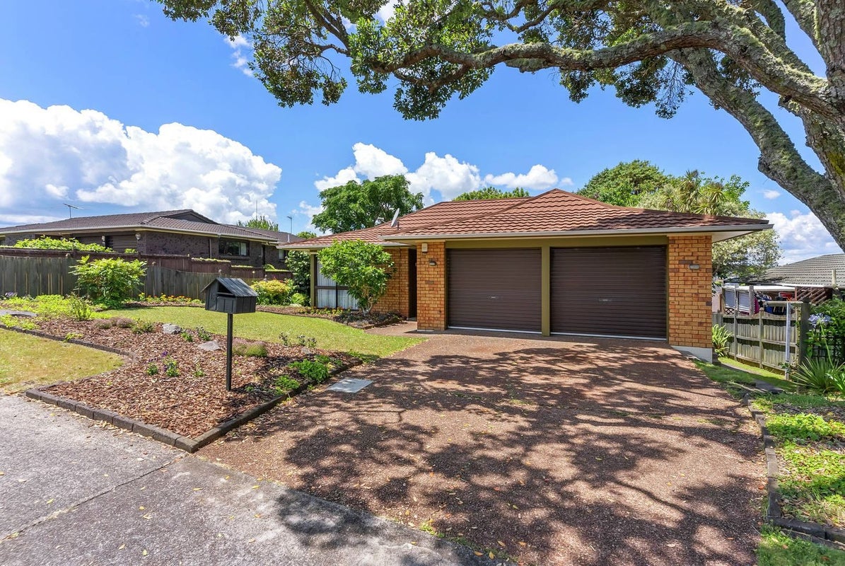 15 Mark Edward Drive, Half Moon Bay, Auckland - Carousel 2