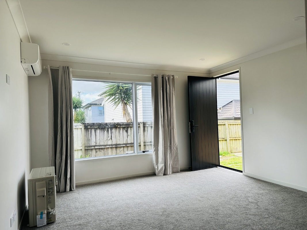 79 Hastie Avenue, Mangere Bridge, Auckland - Carousel 1