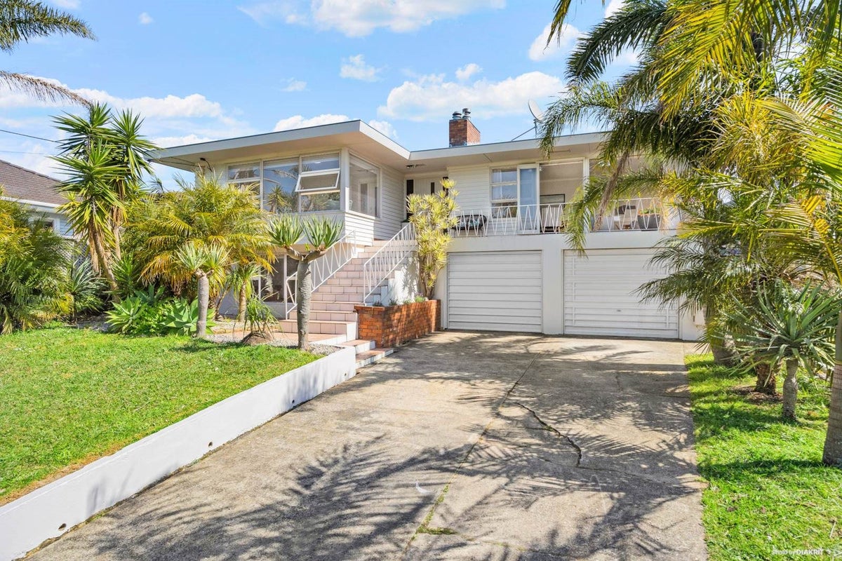 1/2 Spencer Terrace, Hauraki, Auckland - Carousel 1