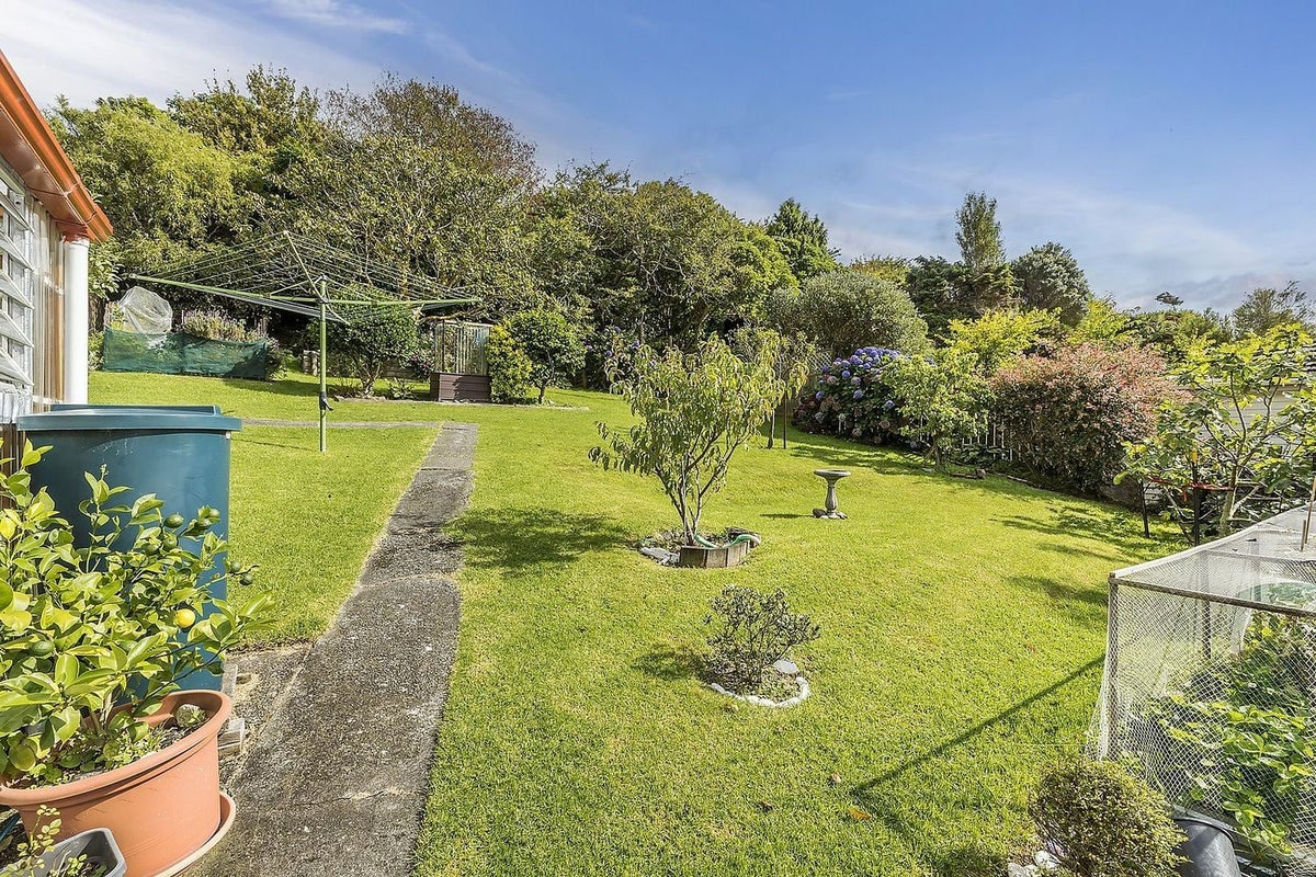 353 Main Road, Tawa, Wellington - Carousel 26