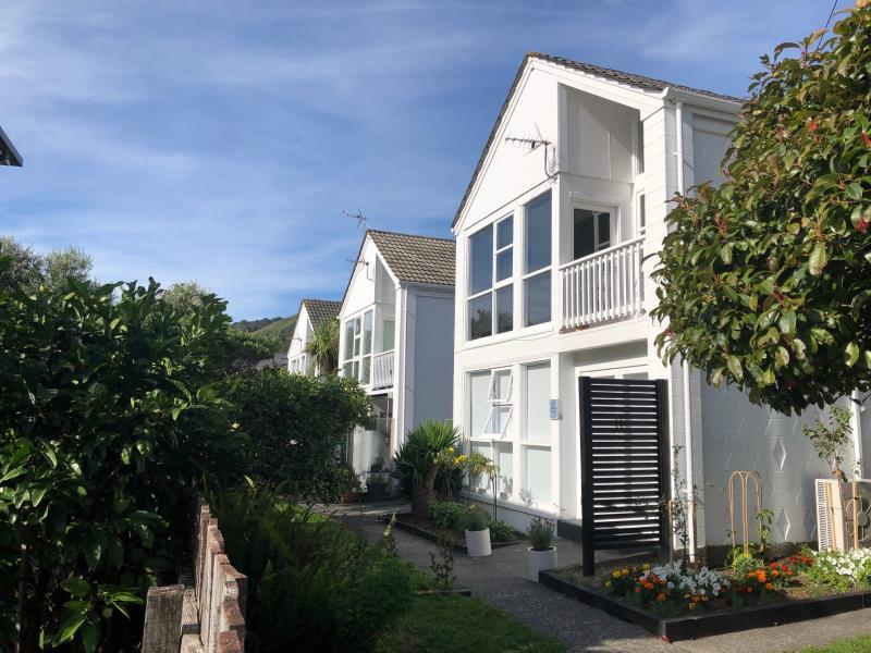 3/3 KOWHAI ST MURITAI, Eastbourne, Lower Hutt - Carousel 1