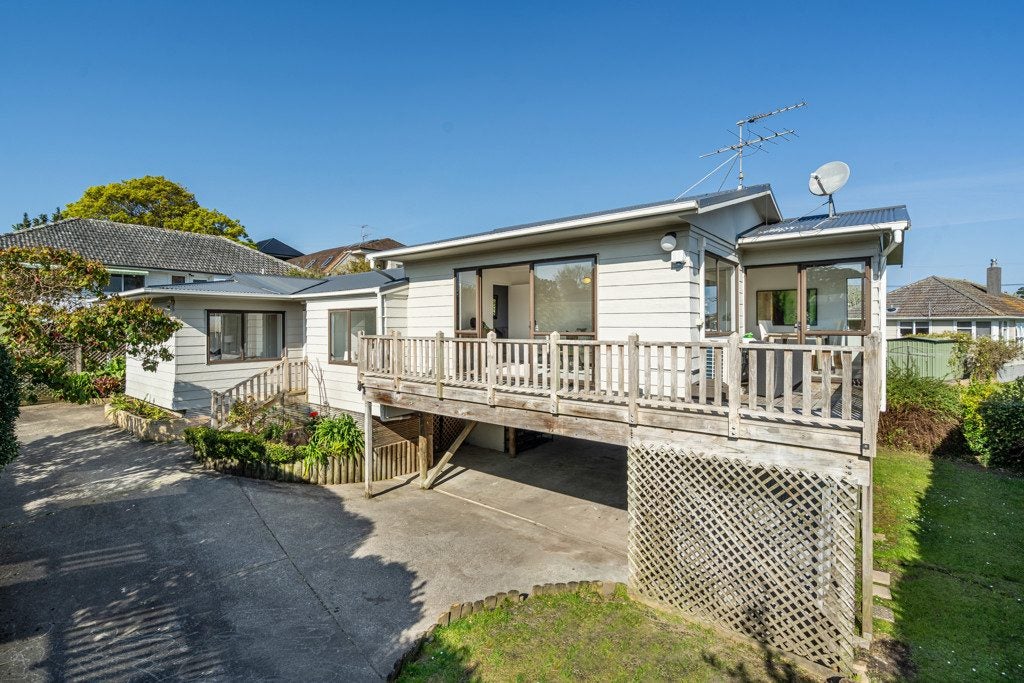 2/49 Merani Street, Belmont, Auckland - Carousel 1