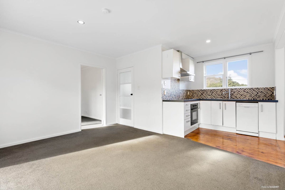 2/217 Lake Road, Belmont, Auckland - Carousel 2
