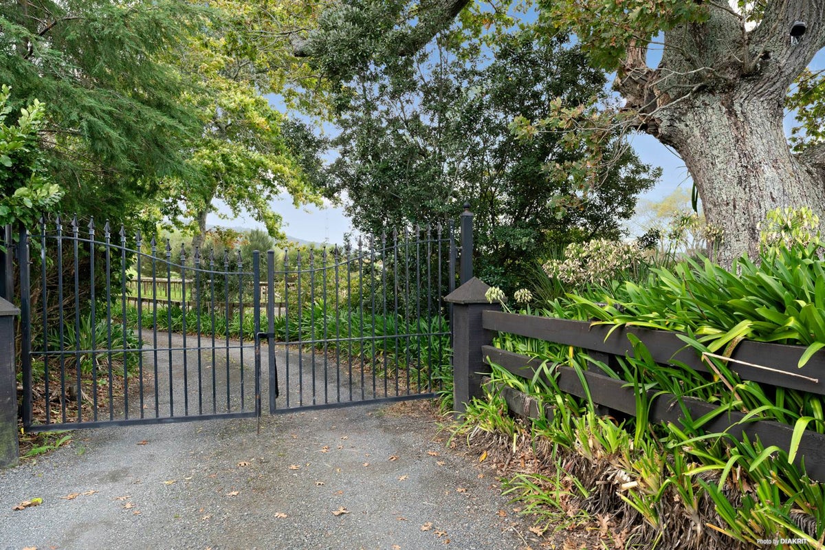 30 Tyldens Road, Clevedon - Carousel 1
