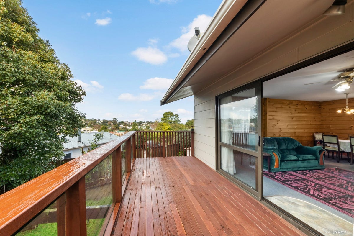 23 Elizabeth Drive, West Harbour, Auckland - Carousel 2