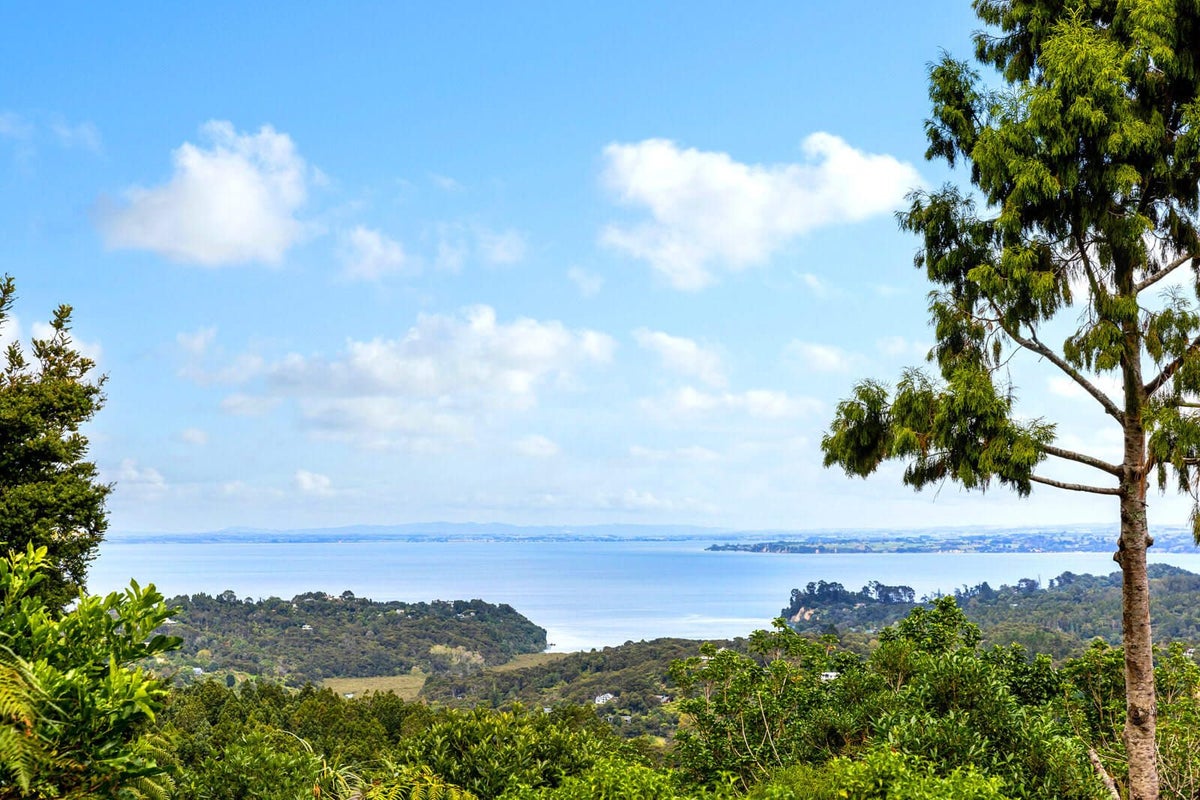 114 Scenic Drive, Titirangi, Auckland - Carousel 1
