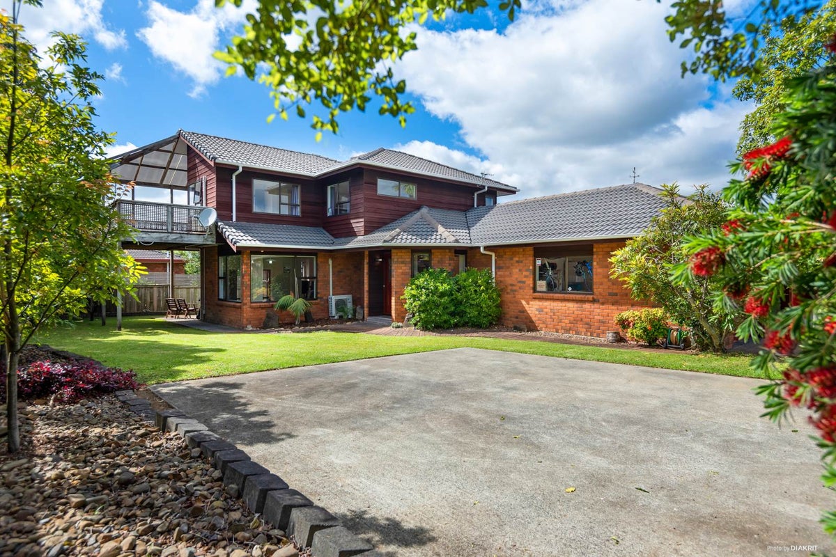 6 Seagrove Road, West Harbour, Auckland - Carousel 1