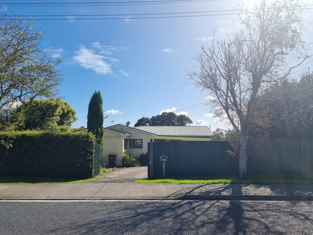 27 Pohutukawa Road, Beachlands, Auckland - Carousel 15