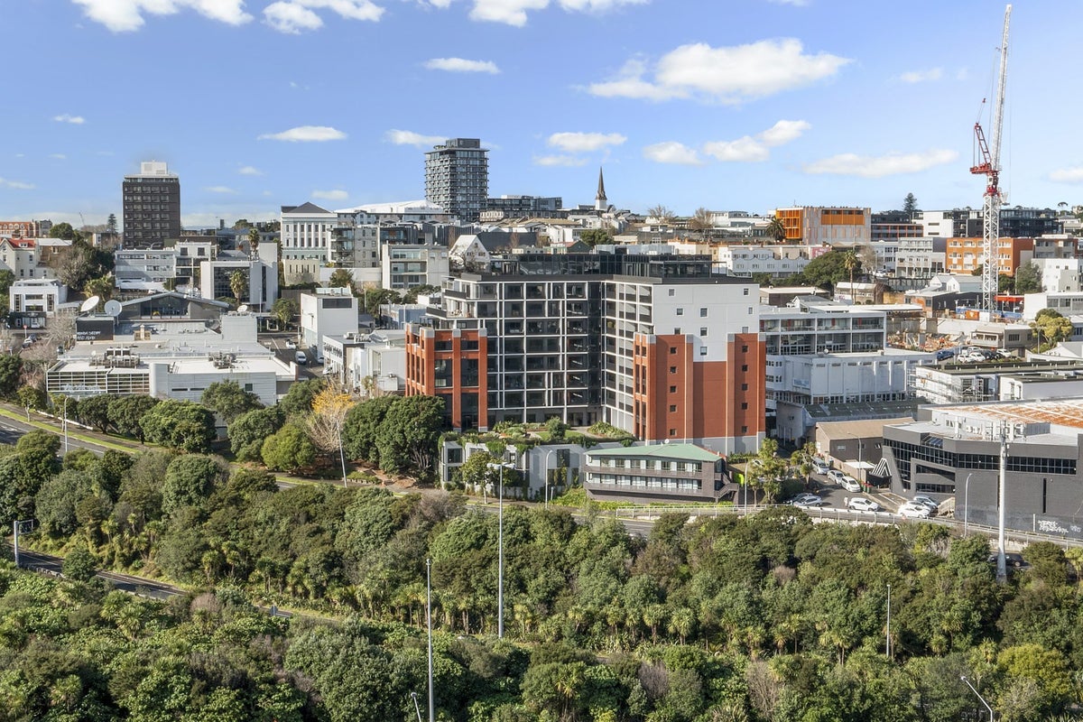 210/59 France Street South, Newton, Auckland - Carousel 17