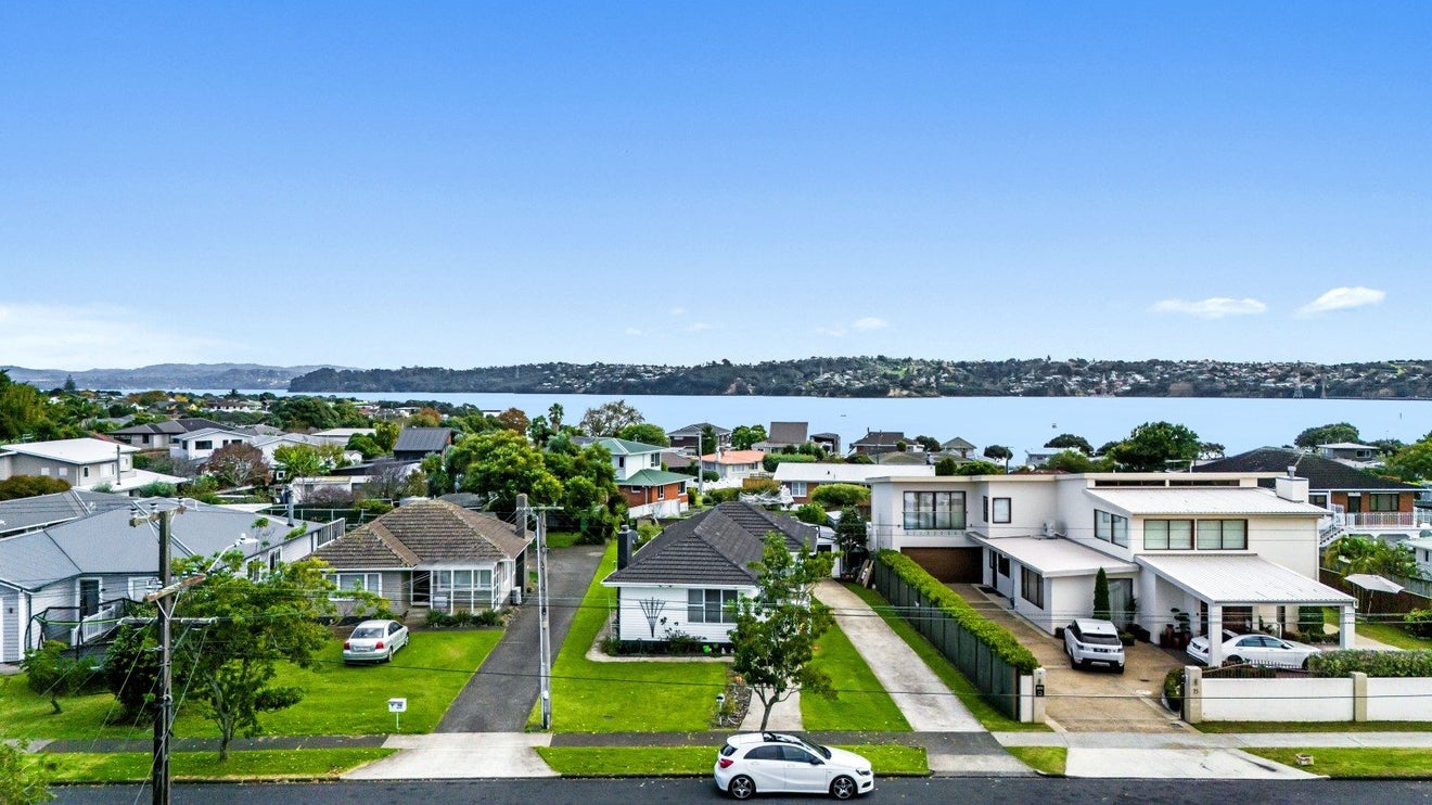27 Shortt Avenue, Mangere Bridge, Auckland - Carousel 2