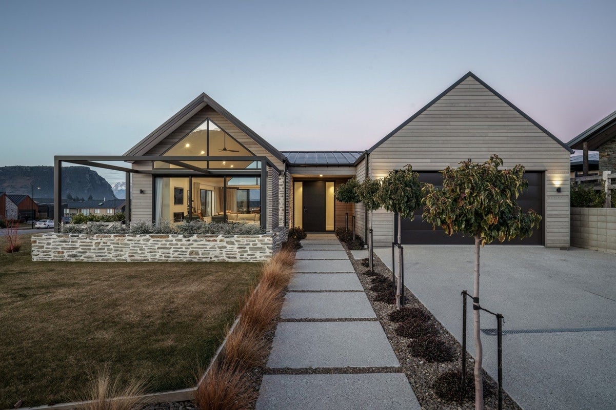 11 Deans Drive, Wanaka - Carousel 1