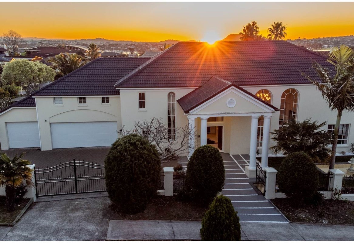 21 GRAMMAR SCHOOL RD, Pakuranga, Auckland - Carousel 1