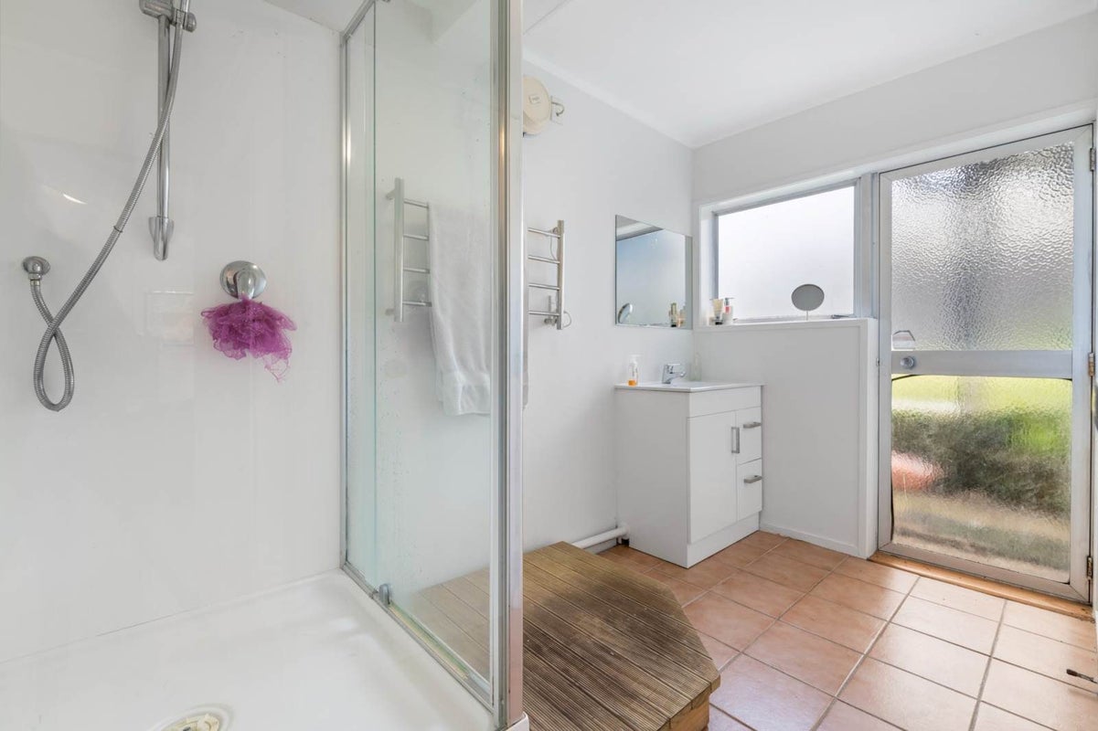 5 Cockayne Crescent, Sunnynook, Auckland - Carousel 9