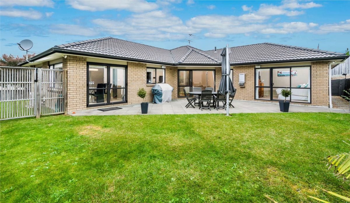 26 Kilkelly Avenue, Pinehill, Auckland - Carousel 2