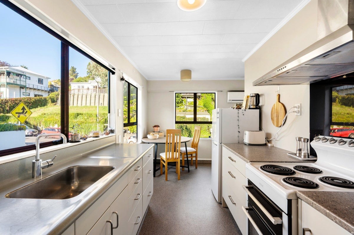 2/77 Shakespeare Road, Bluff Hill, Napier - Carousel 1
