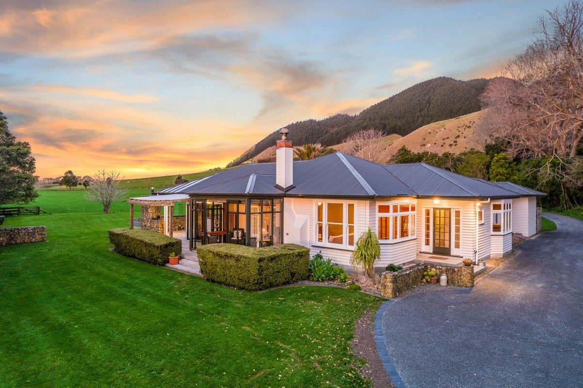 3 Hadfield Road, Peka Peka - Carousel 1